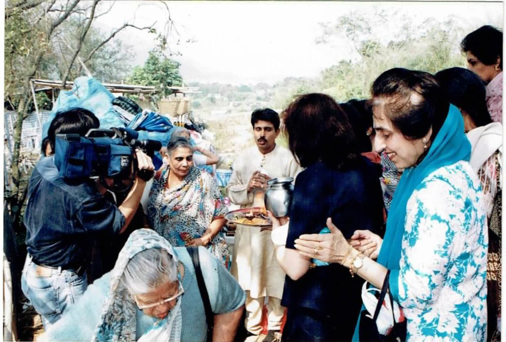 Gau Mata Pooja during 1997 in Gopashtami conducted by Ishwar Maharaj Pandit, Hong Kong