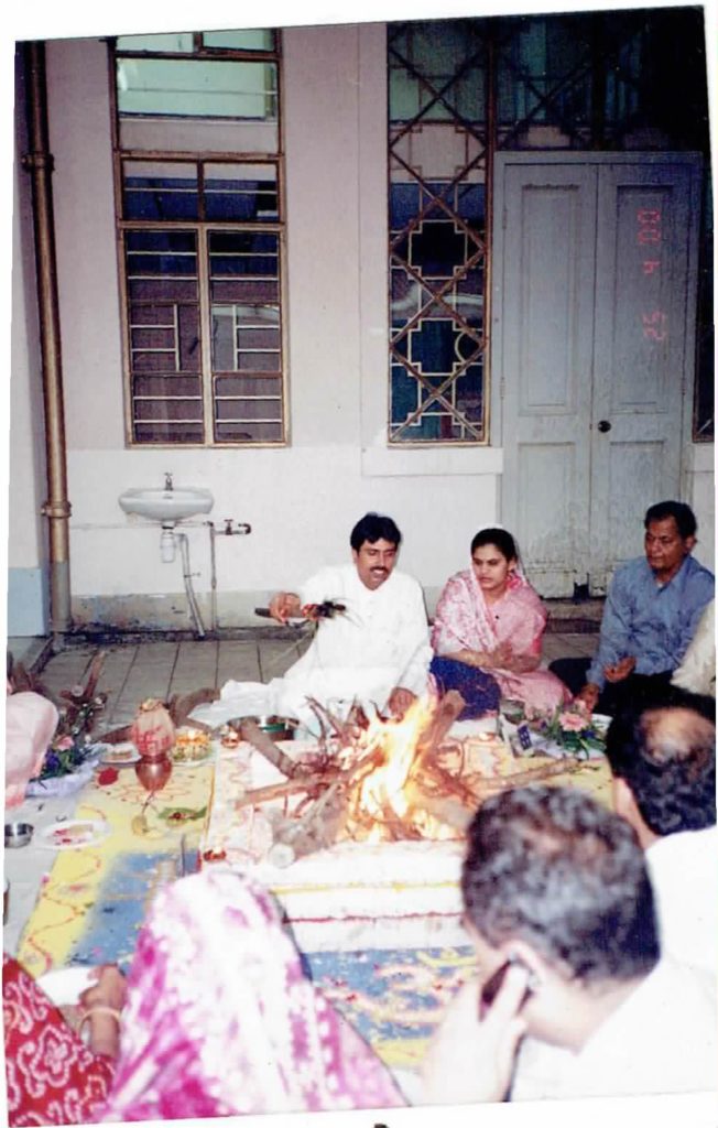 Shrimad Bhagwat Puran ahuti havan by Hindu Temple Priest Ishwar Parsram Sharma during year 2000