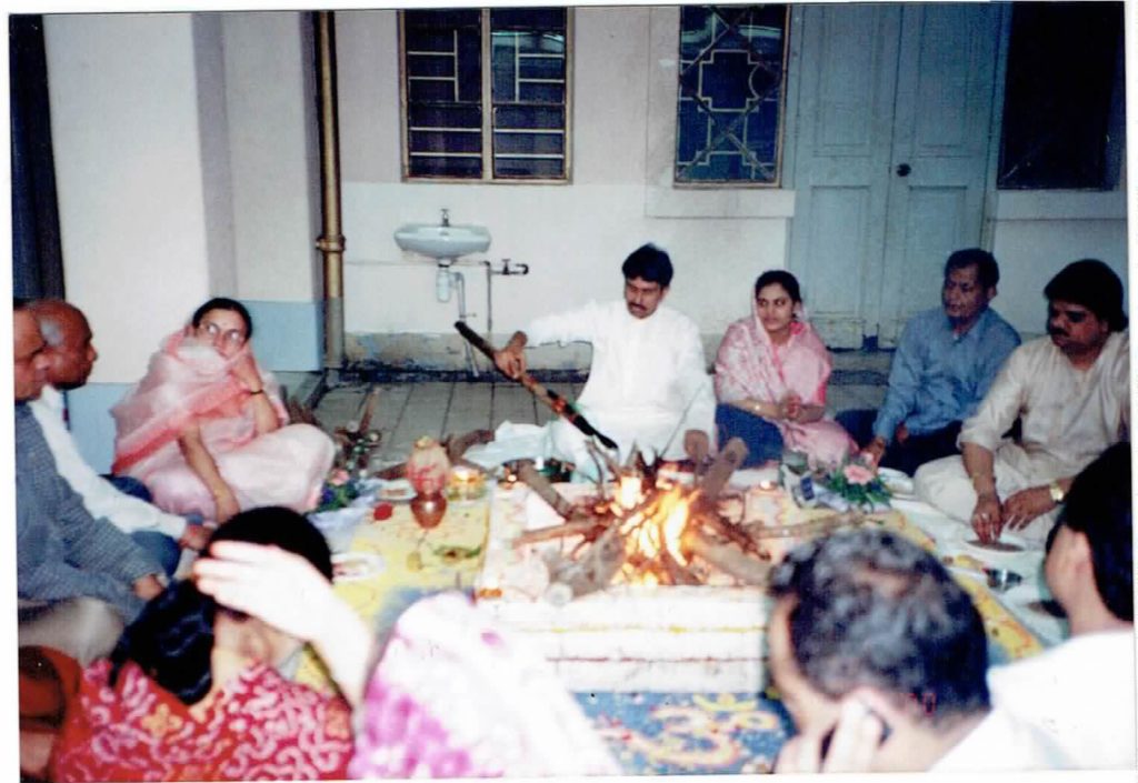 Shrimad Saptah Bhagwat Puran ahuti puja homam by Hindu Temple Priest Ishwar Parsram Sharma during year 2000